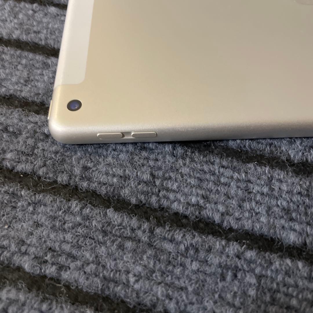 137 iPad 8世代 32GB SIMフリー シルバー
