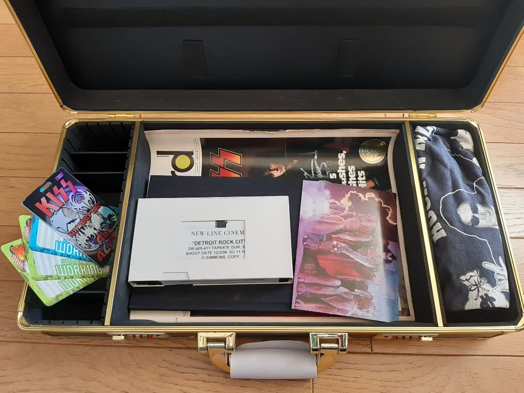 KISS キッス Gene Simmons ジーンシモンズ 直筆サイン