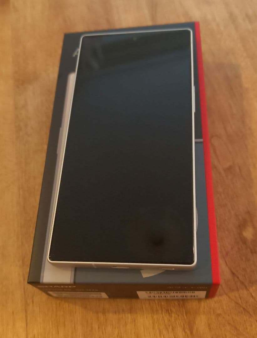 AQUOS R9 SH-M28 SIMフリー　ホワイト