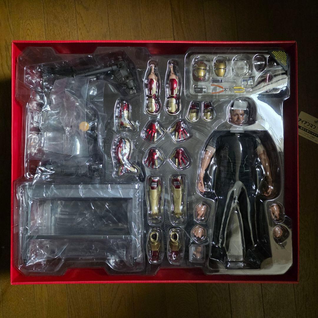 hottoys 『アイアンマン３』トニー・スターク（開発作業版）