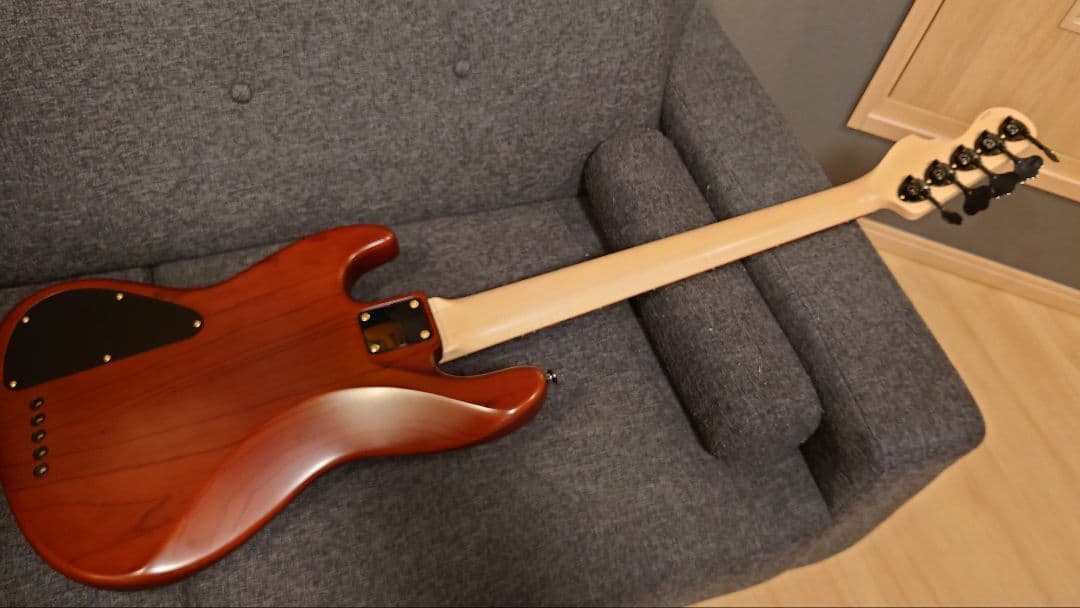 momose　custom 5弦ベース