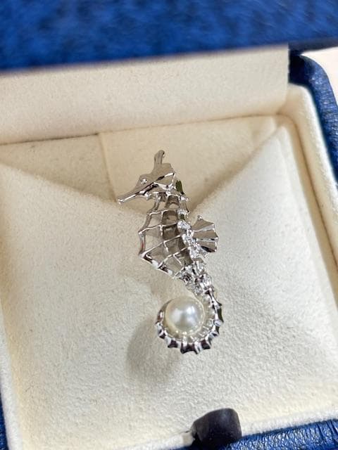 【美品】MIKIMOTO ミキモト　アコヤ真珠　タツノオトシゴ　ブローチ