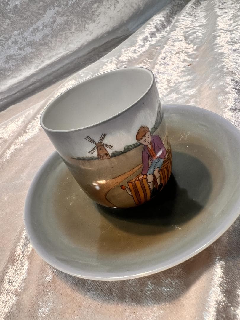 カップ＆ソーサー2個とミルクポットのセット 手描き　オランダの風景　刻印なし