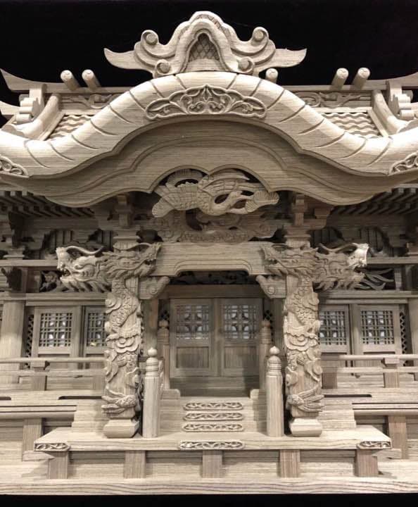 埋れ林 神代桧 入母屋作り三社