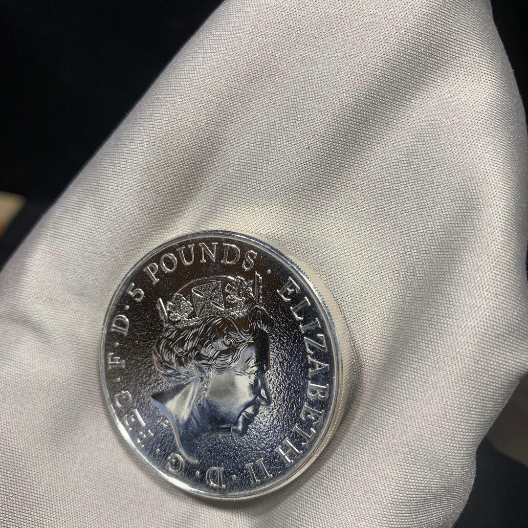 その4　純銀貨 2オンス クイーンズビースト　2016 ライオン・イングランド