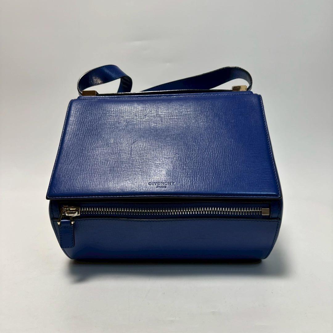 p76【美品】ジバンシー　ロゴ型押し　パンドラ　レザー　ショルダーバッグ.