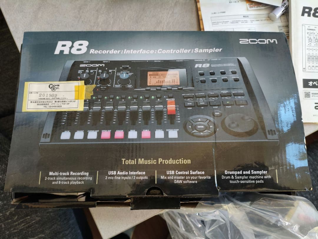 Zoom R8 レコーダー・サンプラー・コントローラー