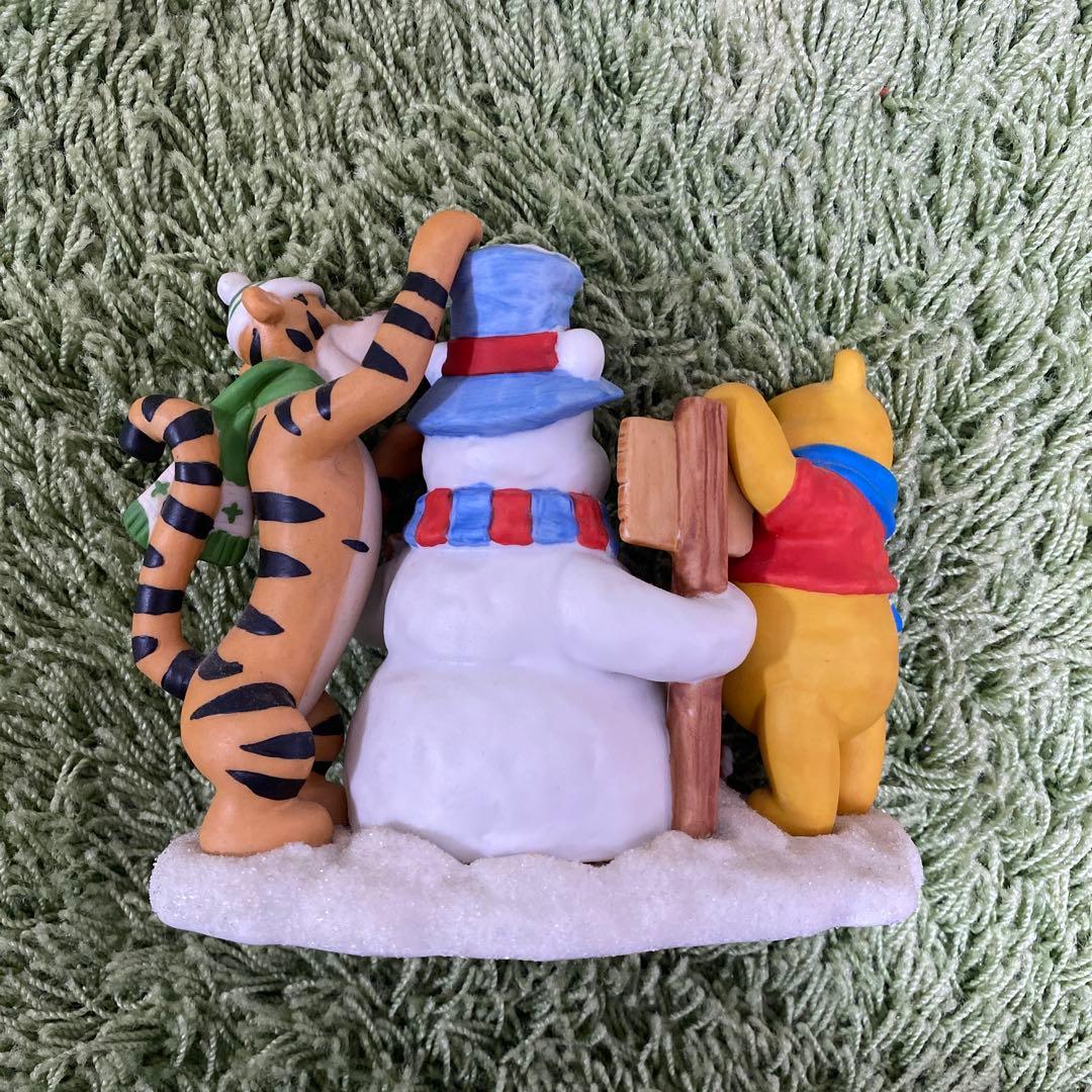 Disney Storeくまのプーさん 雪だるま 陶器　フィギュア