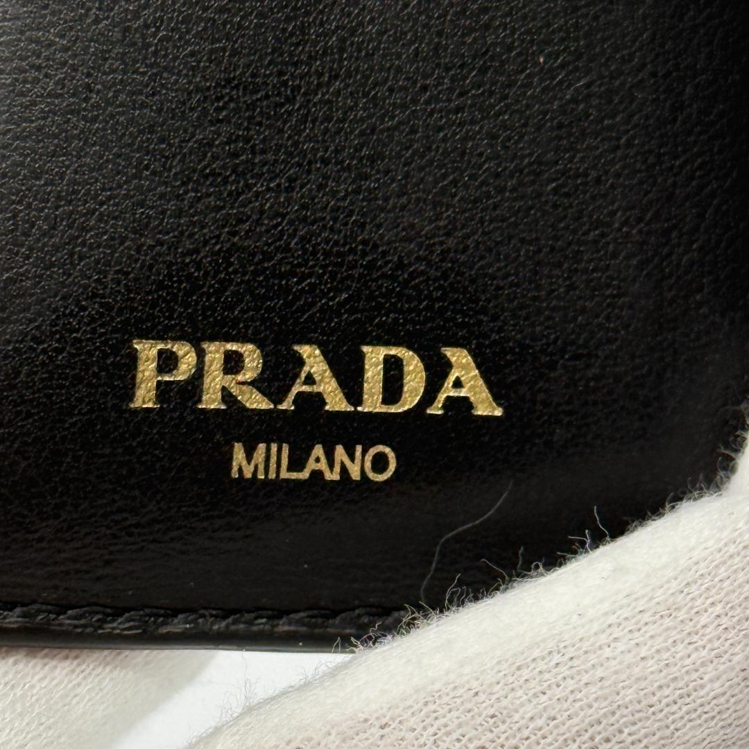 美品 PRADA ブラック 三つ折り財布 プラダ