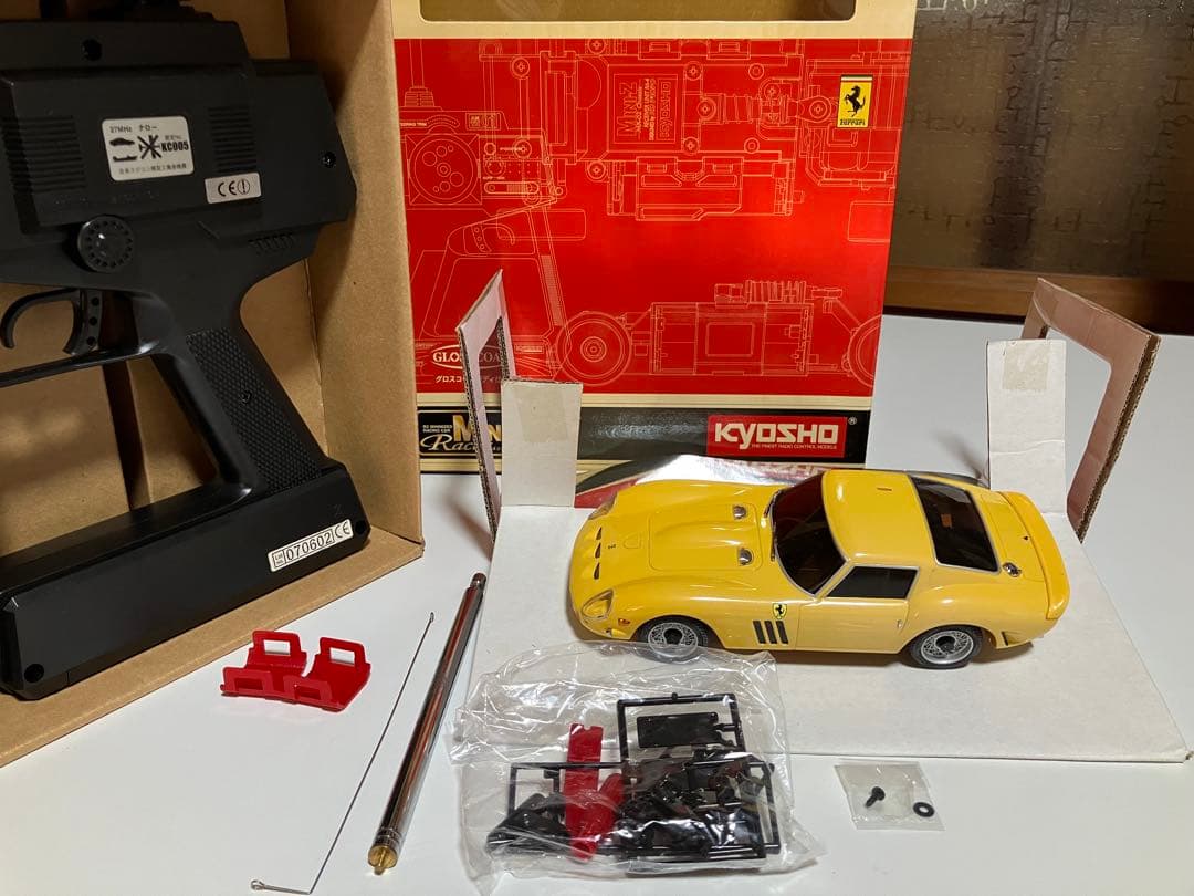 京商ミニッツレーサー　フェラーリ250 GTOイエロー