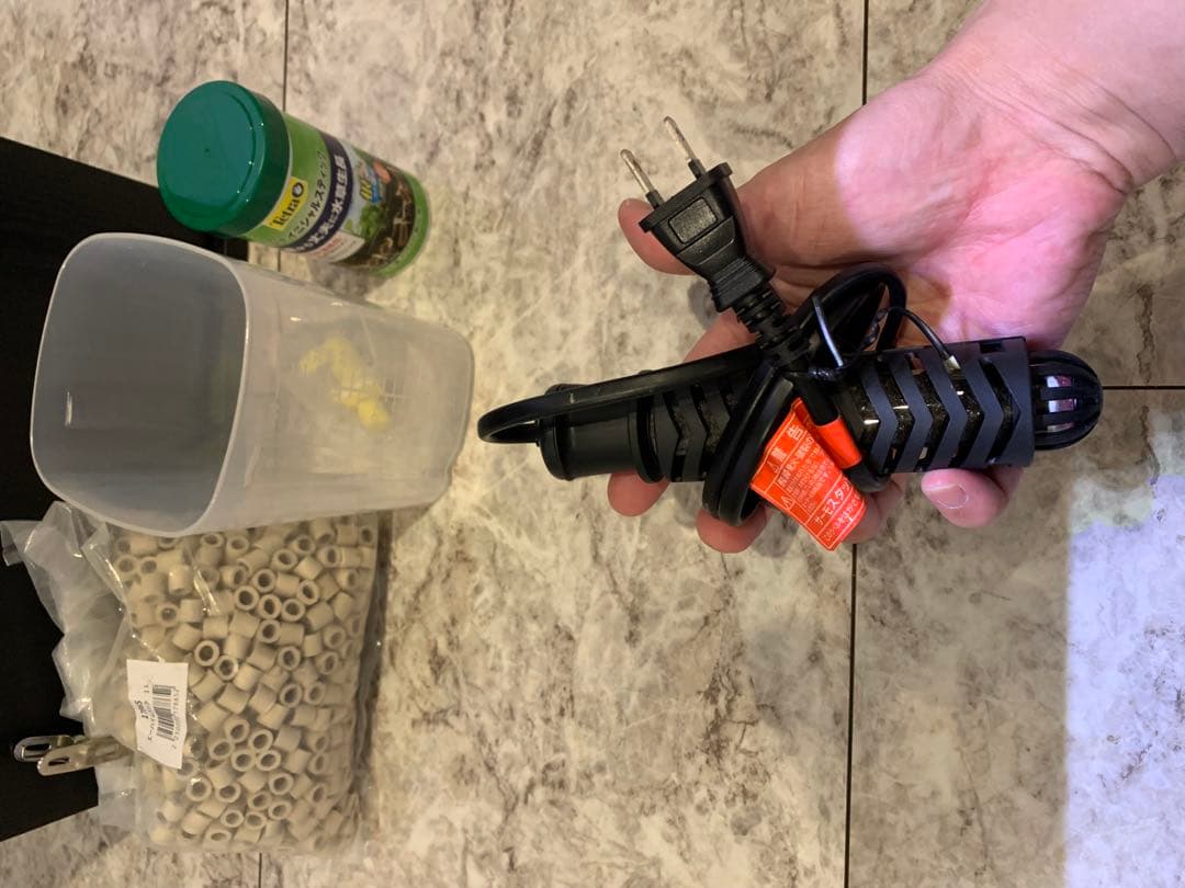 せ*い様 【引き取り限定】30㌢キューブガラス水槽 LEDライト付き 流木と岩の