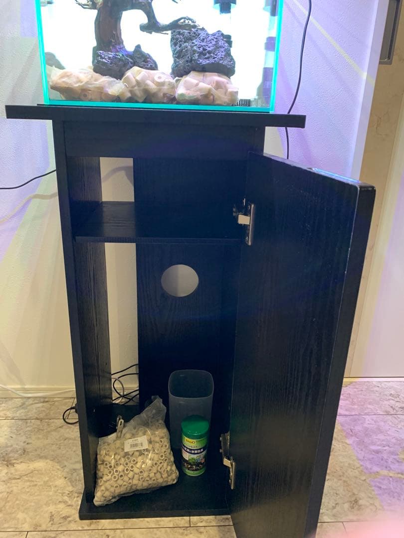 せ*い様 【引き取り限定】30㌢キューブガラス水槽 LEDライト付き 流木と岩の