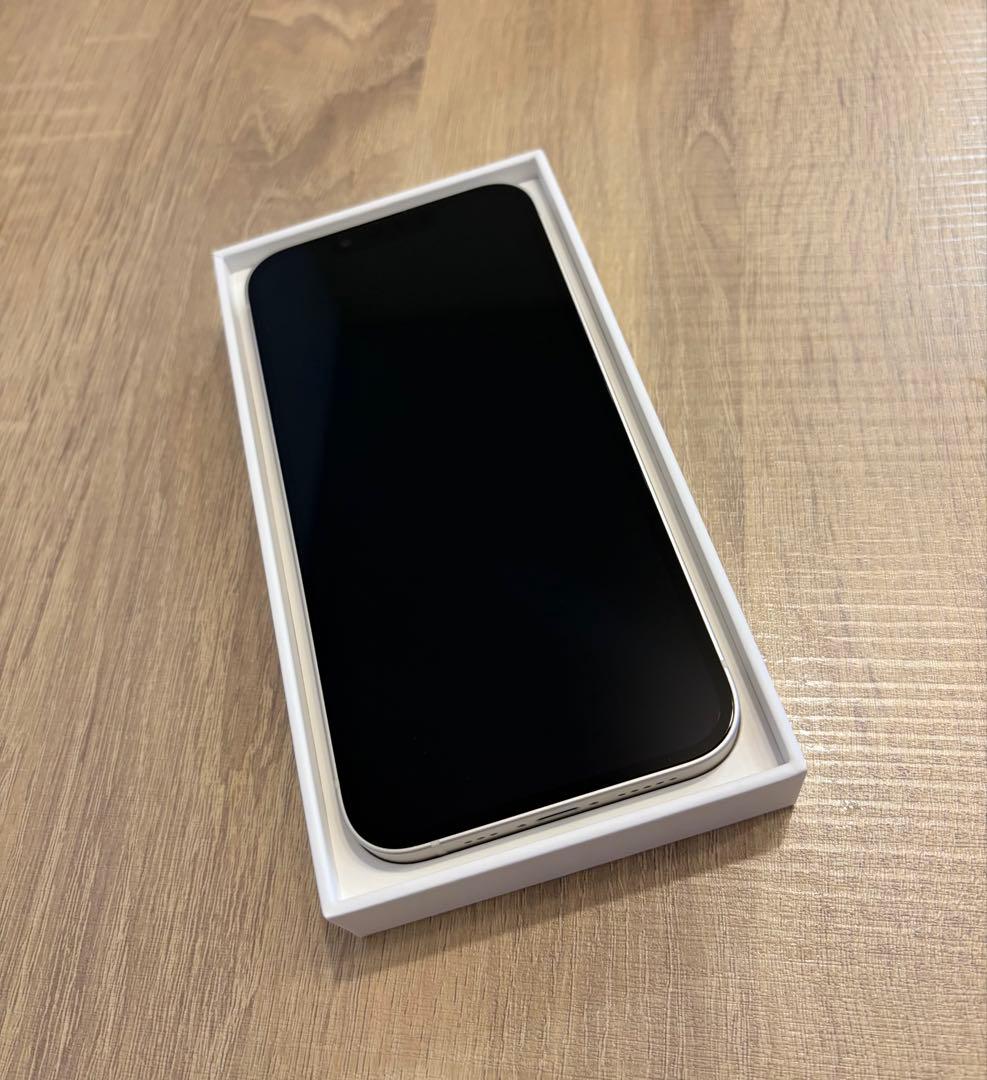 【美品】Apple iPhone 13 ホワイト 本体　箱付き