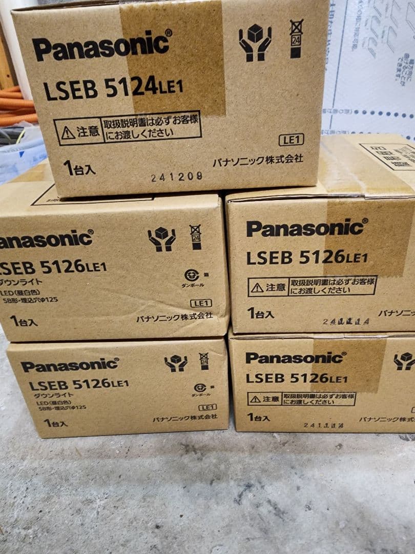 Panasonic LEDダウンライト 4台+1台