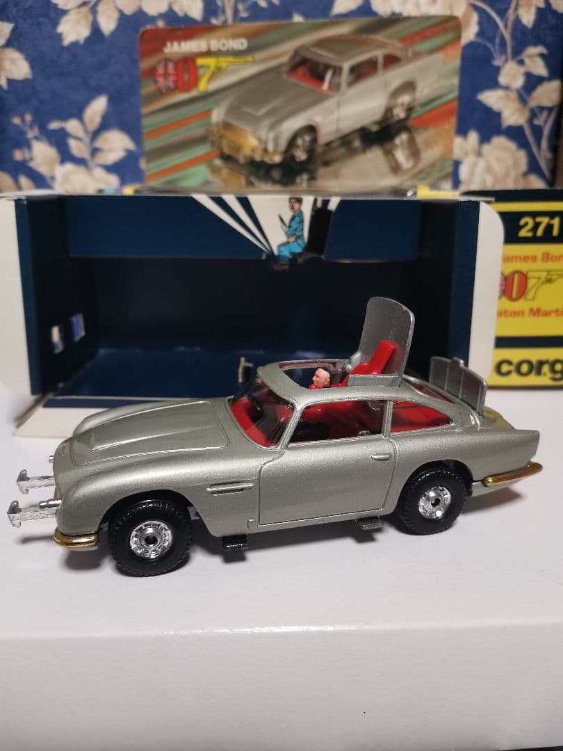 CORGI　007 アストンマーティン　ミニカー
