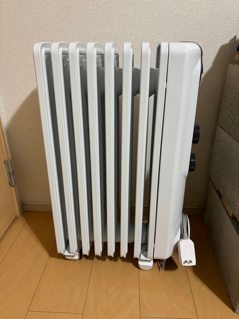 美品　DeLonghi RHJ35M0812-DG