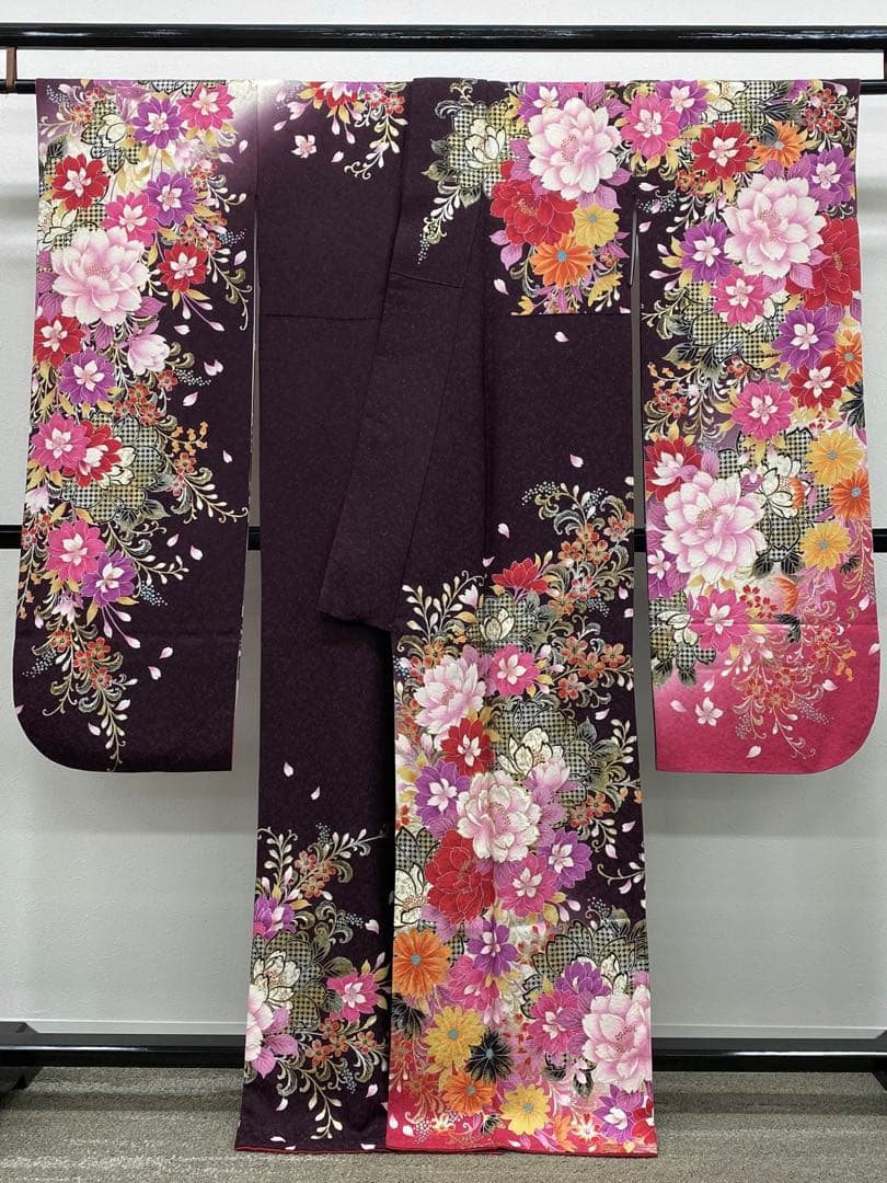 振袖 豪華 銀通し 刺繍 金彩 紋意匠 牡丹 身丈161cm パールトーン加工済