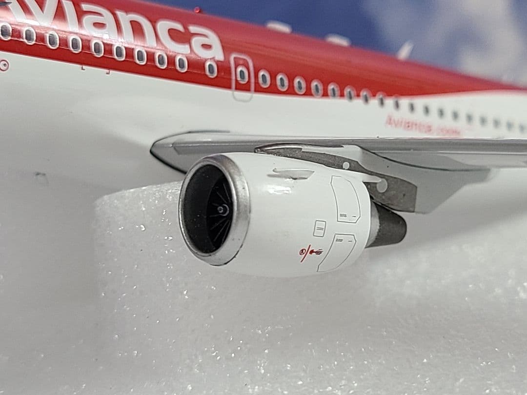 1/200 A319-112 アビアンカ航空 HK-4553 スタンド付属