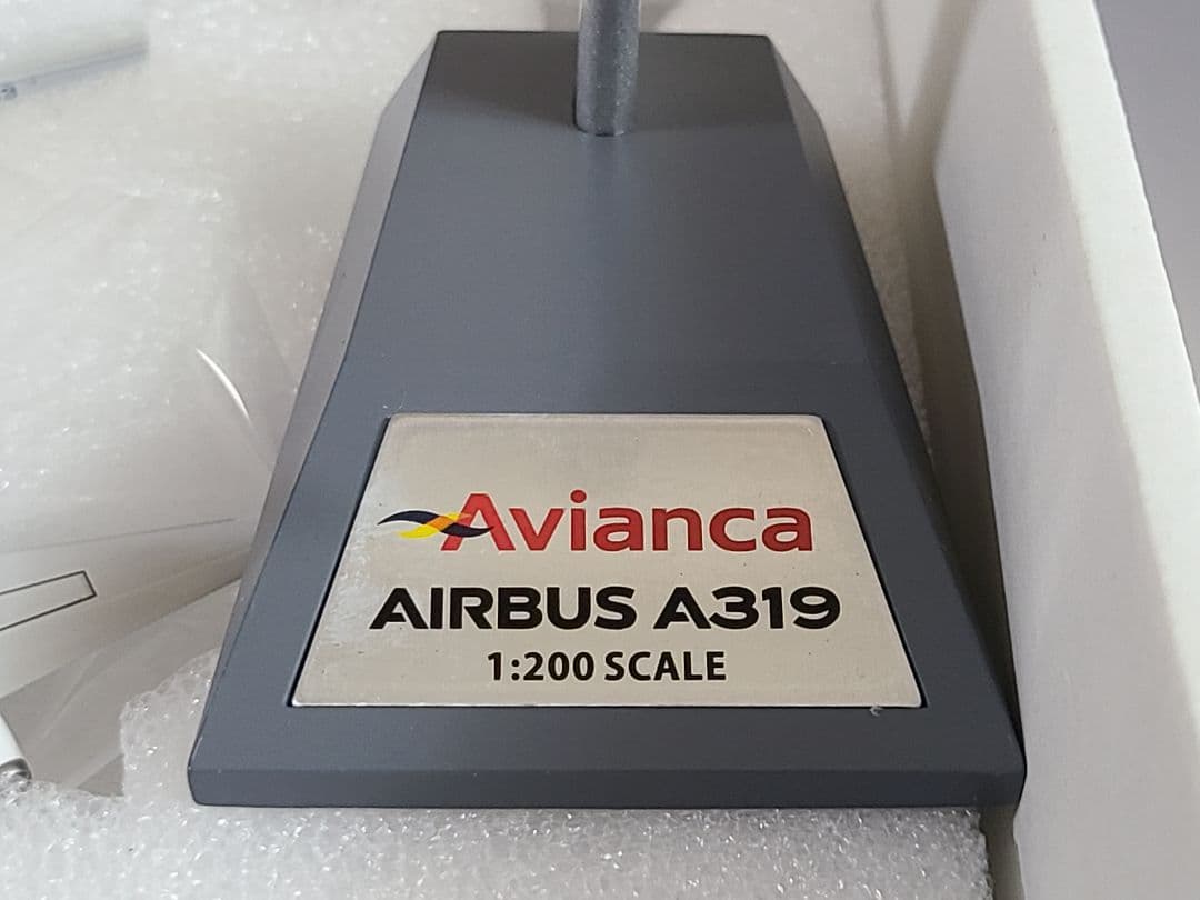 1/200 A319-112 アビアンカ航空 HK-4553 スタンド付属