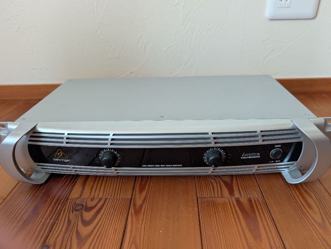 behringer NU3000 パワーアンプ　！動作確認済！