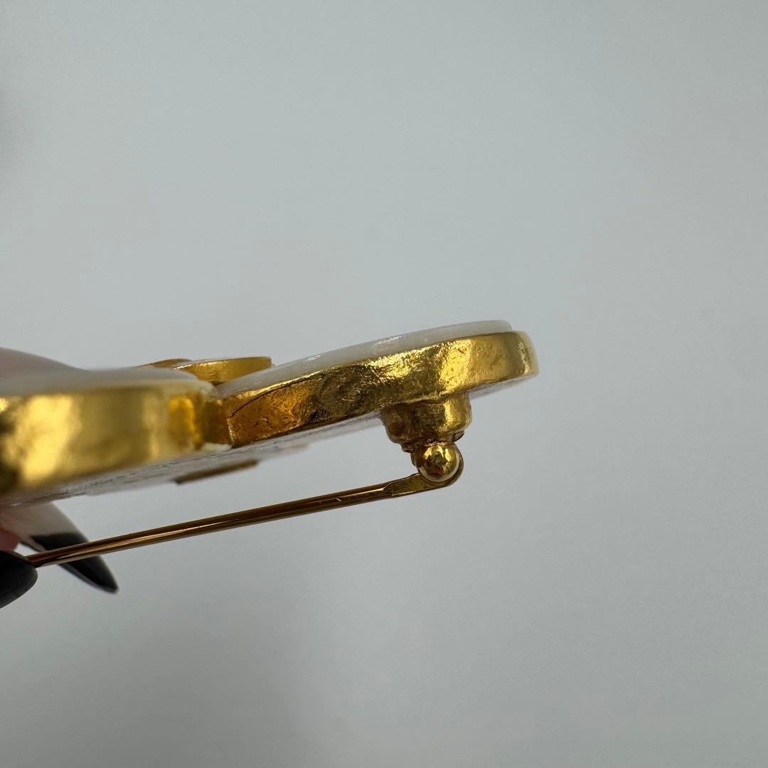 CHANEL ブローチ ココマーク フラワー ホワイトシェル ゴールド 95A