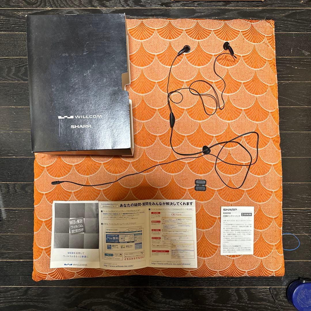 ほぼ新品　シャープ　ウィルコム　D4　本体一式　PC 携帯　スマホ　当時品
