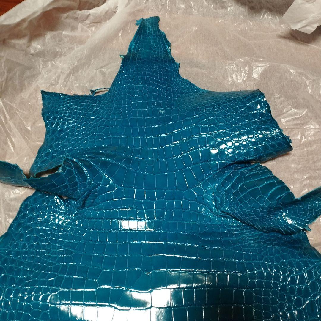 クロコダイル　皮革　ポロサス　ターコイズブルー　1枚