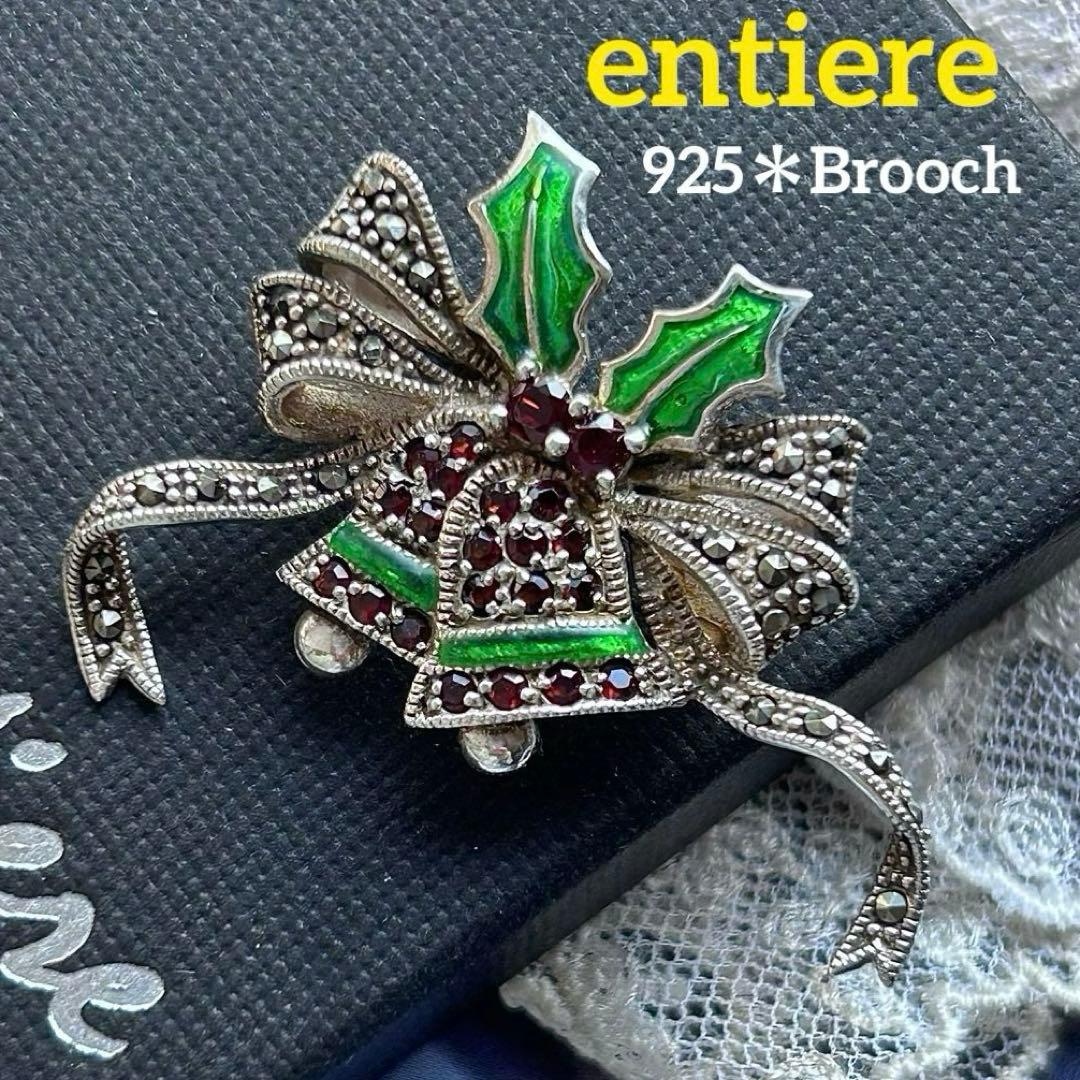 entiere【シルバー925＆ガーネット＆マルカジットのベル】美しいブローチ