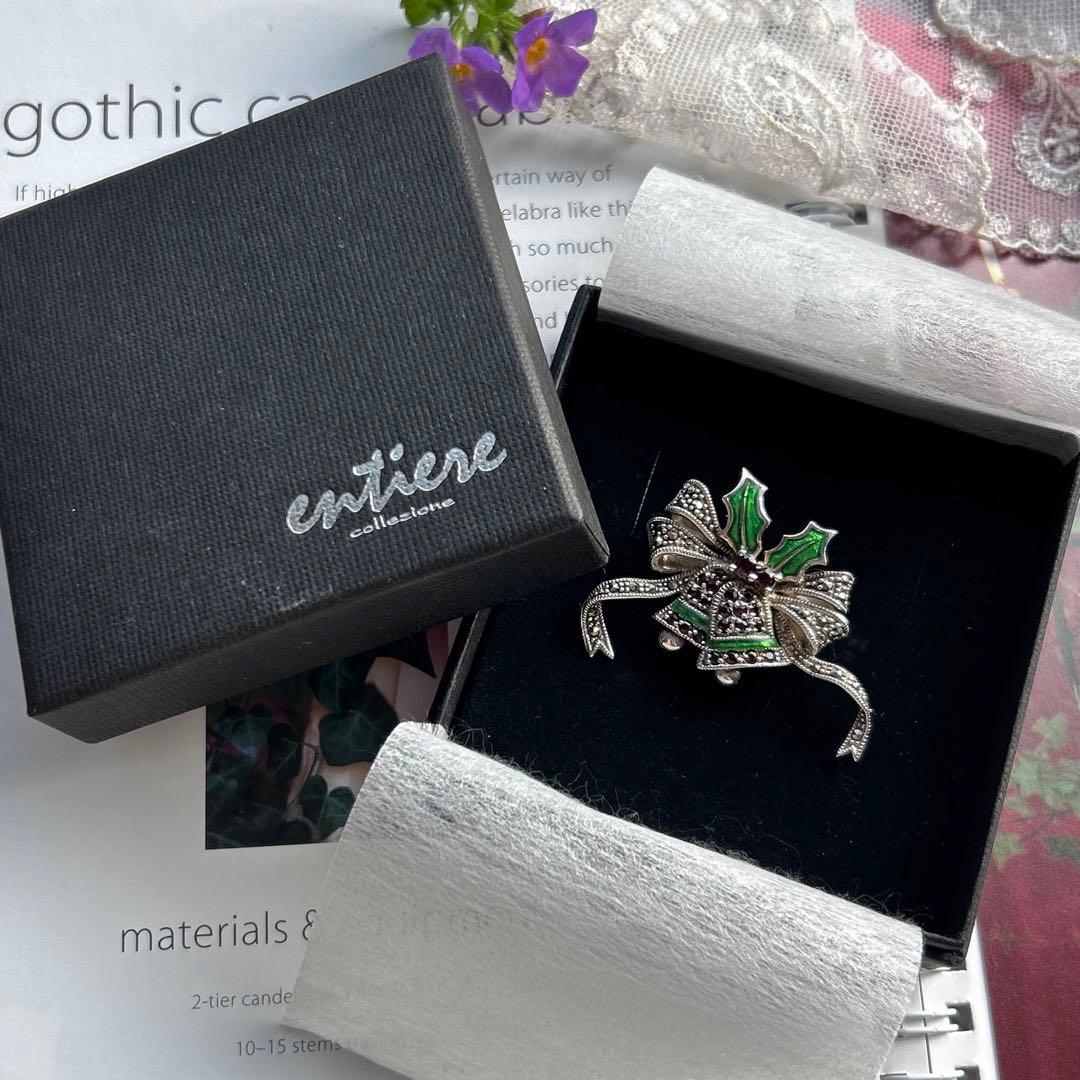 entiere【シルバー925＆ガーネット＆マルカジットのベル】美しいブローチ