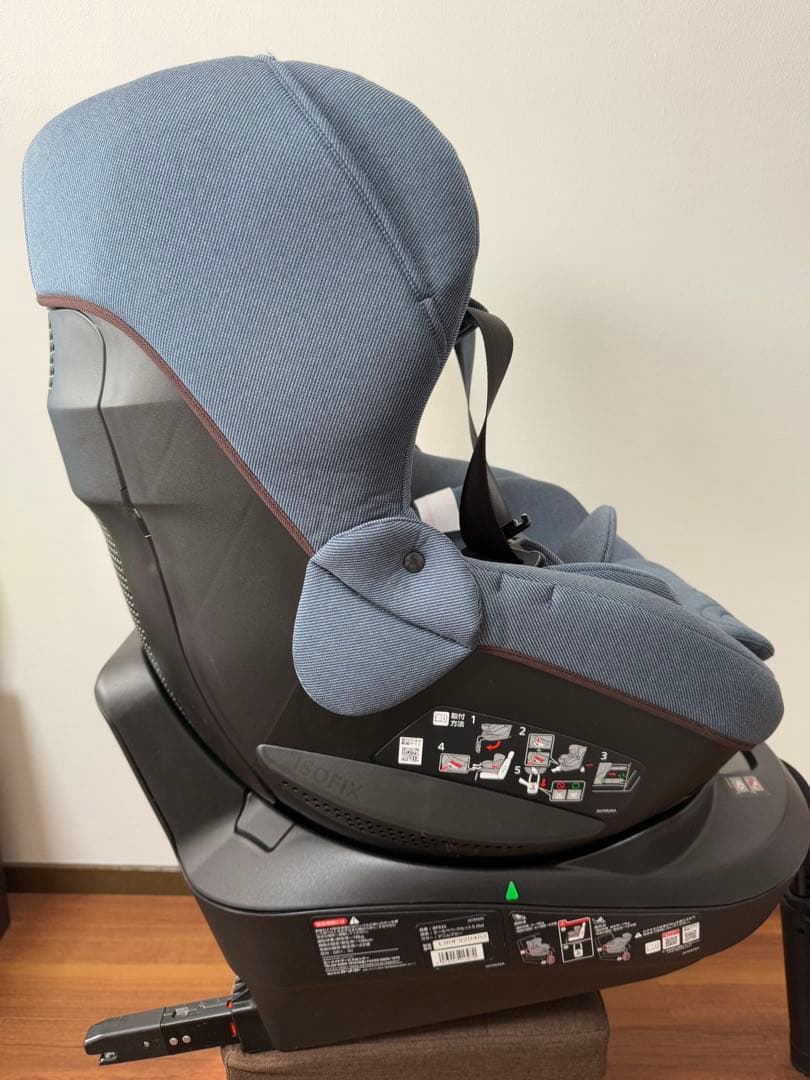 【極美品】エールベベ・クルット5 Oui デニムブルー　ウィ ISOFIX