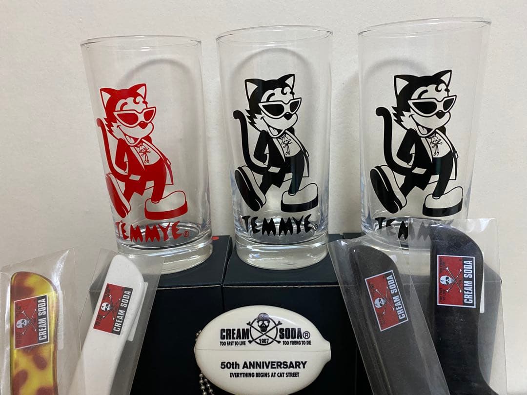 クリームソーダ 灰皿7つ、マグカップ3つ、コーム4つ、グラス3つ、入れ1つ