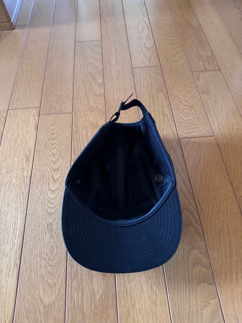 Supreme 黒キャップ バックストラップ付き