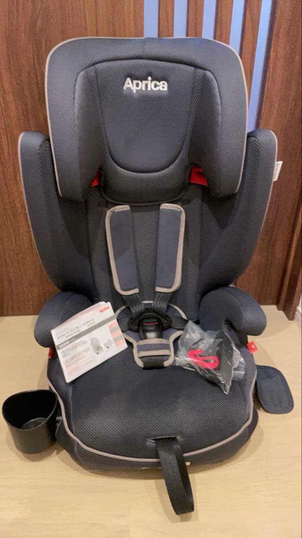 【極美品】Aprica ジュニアシート ネイビー エアグルーヴAD ネイビー