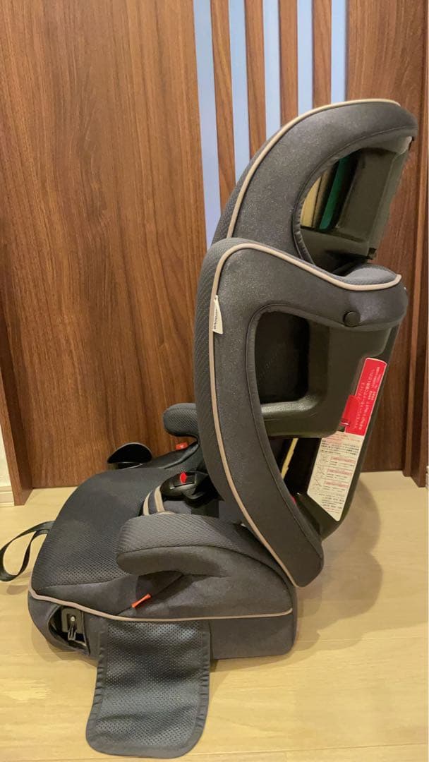 【極美品】Aprica ジュニアシート ネイビー エアグルーヴAD ネイビー