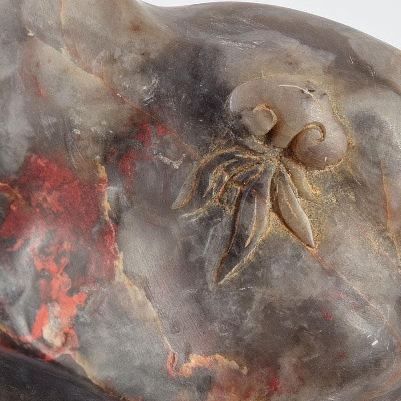 中国　玉石鶏血石彫刻　楼閣山水雕　置物　唐木台付　V　R9267