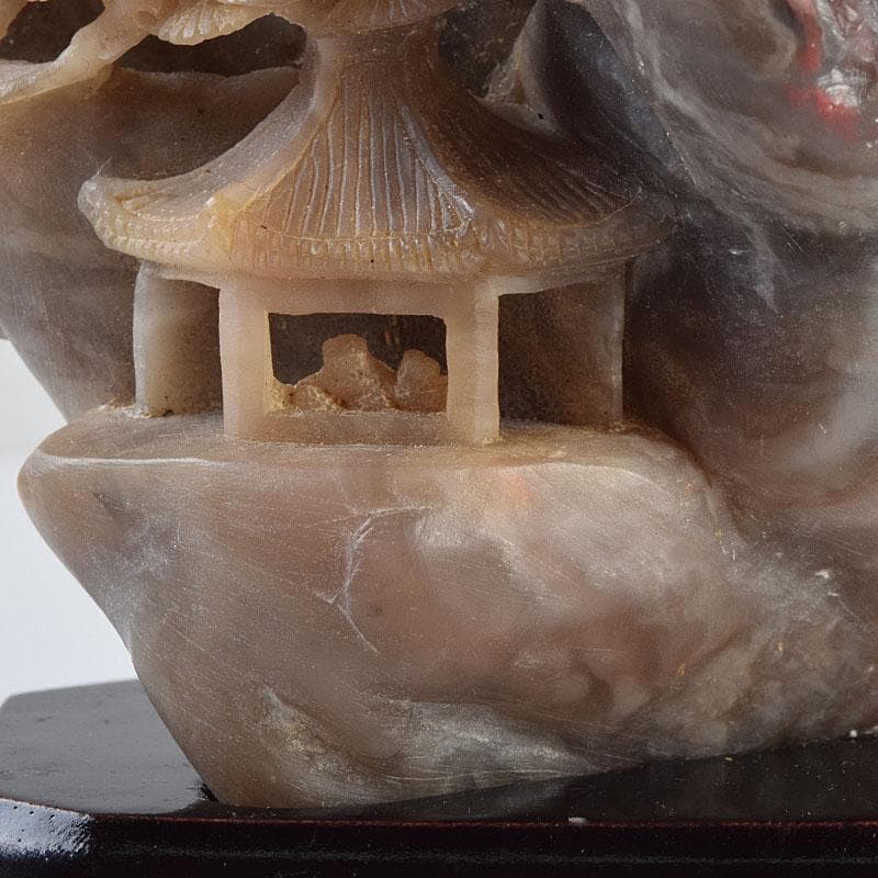 中国　玉石鶏血石彫刻　楼閣山水雕　置物　唐木台付　V　R9267