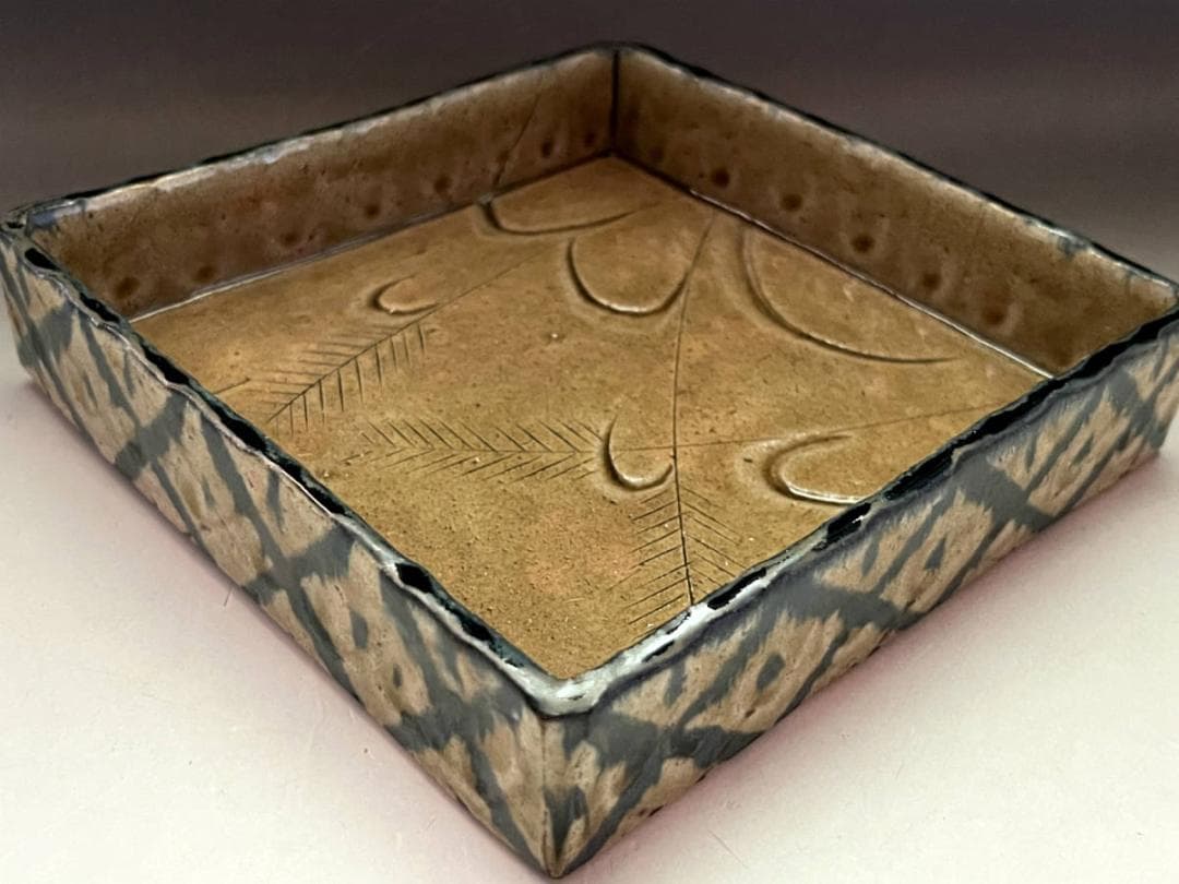 鉢■味わいのある古い角皿 谷辰 ススキの絵 四角鉢 平鉢 水盤 土物 菓子器