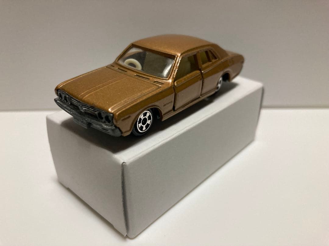 トミカ　No.33 香港製　ニッサン　セドリック