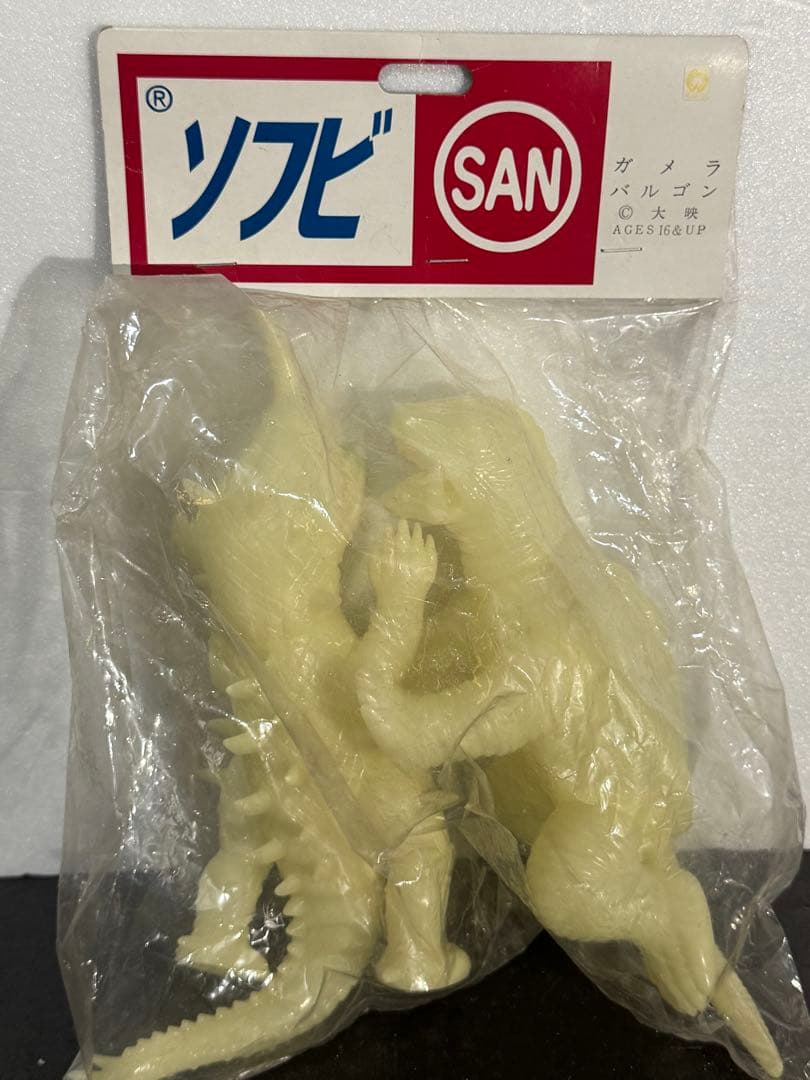 MARUSAN ガメラ バルゴン 2体セット　蓄光版 ソフビ フィギュア