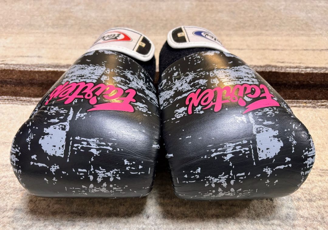 Fairtexフェアテックス ボクシンググローブ 8oz ブラック/ピンク