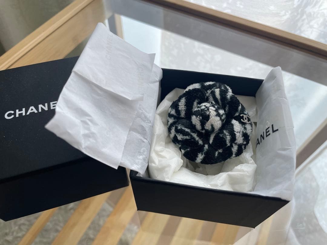 CHANEL　カメリア　ブローチ　ツイード　ロゴあり