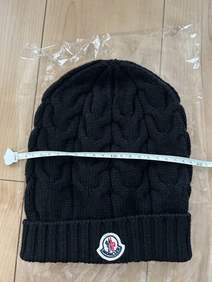 MONCLER ブラックケーブルニットビーニー