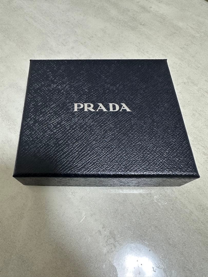 PRADA 二つ折り財布 ブラック/レッド