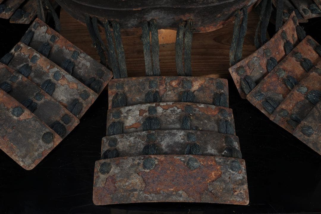 【江戸期 甲冑 胴丸】黒漆塗 二枚胴 草摺付 金箔家 紋 武具 鎧兜 時代物