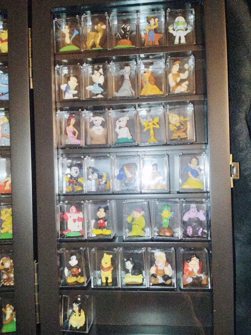 ディズニー yujin フィギュア ミニチュア 専用ケース付き