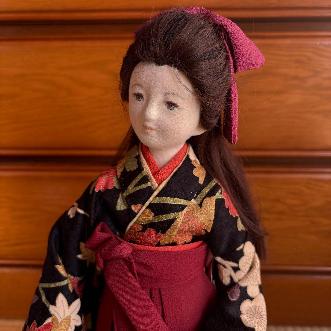 花柄着物の人形 スタンド付き