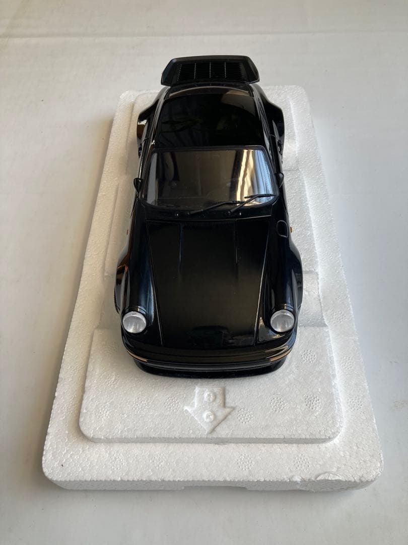 AUTOart 1/18 ポルシェ 911 （930）ターボ 湾岸ミッドナイト