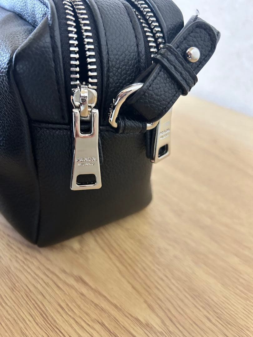 プラダ　ショルダーバッグ