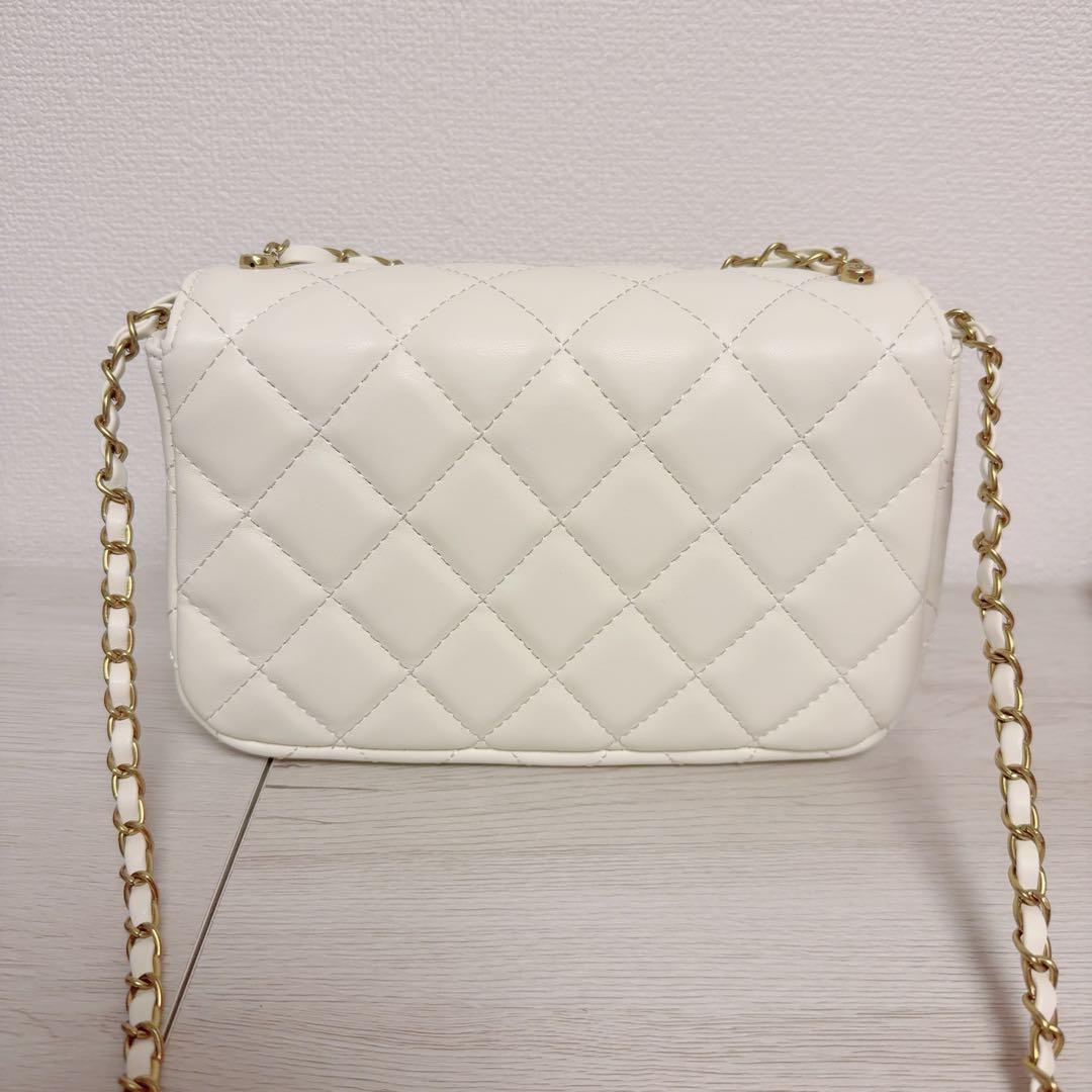 CHANEL キルティングショルダーバッグ パールチェーン ロゴ ノベルティ
