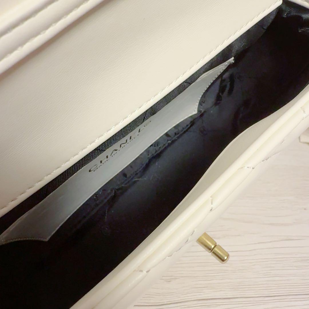 CHANEL キルティングショルダーバッグ パールチェーン ロゴ ノベルティ